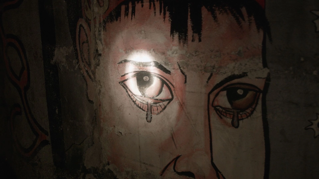 graffiti of an eye on the wall