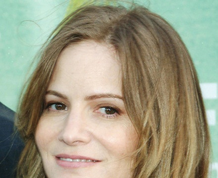 Jennifer Jason Leigh