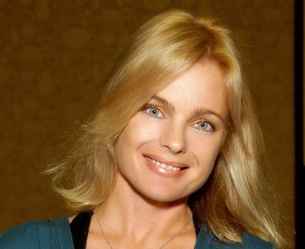 Erika Eleniak