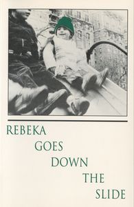 Rebeka baixa el tobogan